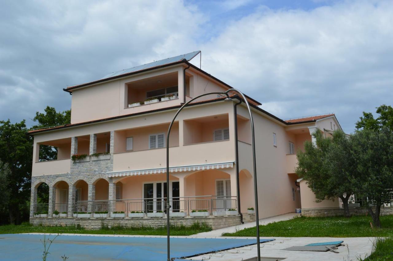 Pansion Oliva Otel Krnica Dış mekan fotoğraf