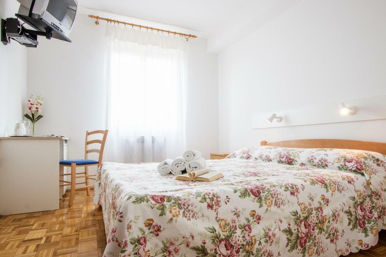 Pansion Oliva Otel Krnica Dış mekan fotoğraf