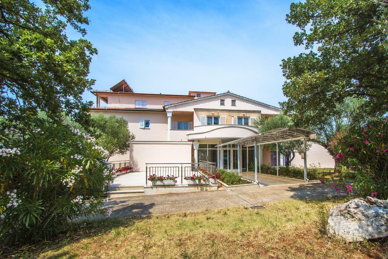 Pansion Oliva Otel Krnica Dış mekan fotoğraf